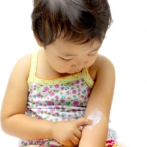 UVクリームの大人用子供用の違いは何？赤ちゃんにおすすめの日焼け止めと嫌がる子供に塗る技は？